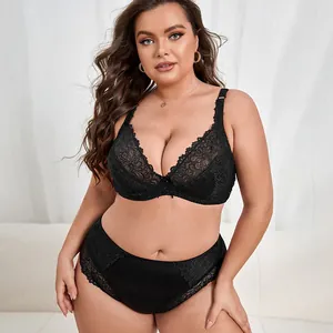 Detailansicht eines eleganten schwarzen Spitzen-Dessous-Sets in Übergröße für Damen