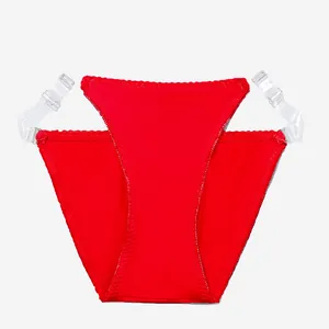 Détail d'un string rouge sans couture doté de bretelles transparentes réglables