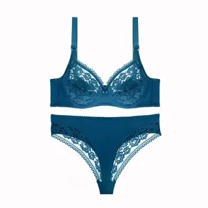 Vue détaillée du soutien-gorge en dentelle bleu sarcelle et de l'ensemble de lingerie thong
