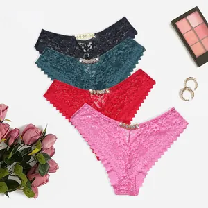 Vue détaillée de strings en dentelle sexy avec chaînes en strass en quatre couleurs vives