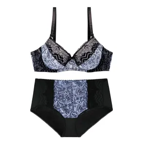 Flachliegendes Dessous-Set in Übergröße mit blauem Blumenmuster und Spitzen-BH