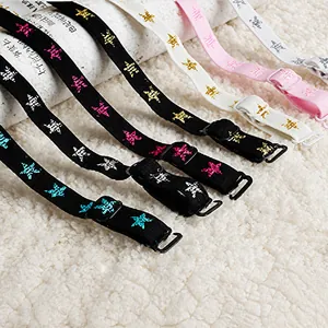 Détail de bretelles de soutien-gorge réglables en nylon avec motif étoile doré en couleurs
