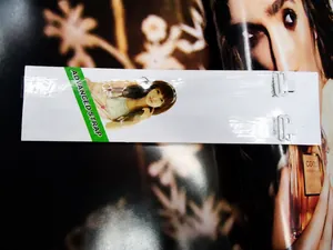 Paar verstelbare heldere 1.2cm onzichtbare bh-bandjes met metalen haken op witte displaykaart