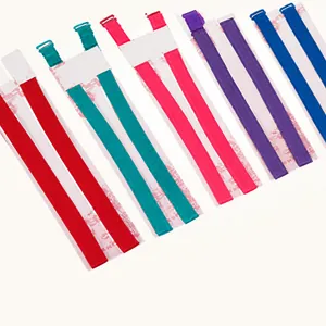 Vue détaillée des bretelles de soutien-gorge en nylon élastique réglables colorées.