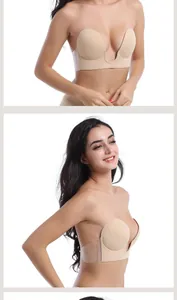 Reggiseno adesivo senza spalline e schiena nuda con scollo a U profondo sul modello