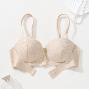 Detailansicht der eleganten beige Blumen-Spitze an einem Push-up-BH für Damen und Frauen