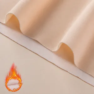 Detail des weichen Fleecefutters für nahtloses Thermoweste für Damen, warmer und atmungsaktiver Stoff