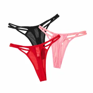 Set mit drei sexy Mesh-Strings mit verstellbaren Riemen in Schwarz, Pink und Rot.