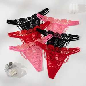Ensemble de strings sexy en dentelle brodée à fleurs avec taille basse et design évidé