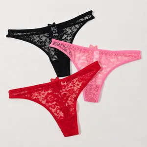 Set di perizoma in pizzo sexy a vita bassa con ricamo floreale in nero, rosa e rosso