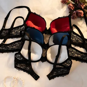 Push-up BH mit Spitze und Bügel im Color-Block-Design mit eleganten Blumenverzierung