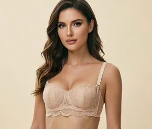 Detailansicht eines eleganten beigefarbenen 1/2-Cup-Spitzen-BHs mit stützendem Bügel und Stickerei