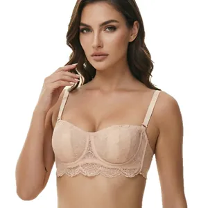 Elegante reggiseno beige in pizzo a mezza coppa con ferretto per un sostegno eccellente