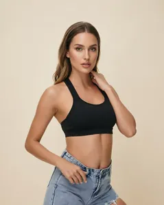Inquadratura ravvicinata professionale di reggiseno sportivo nero senza ferretti