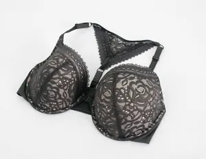Dettaglio reggiseno push-up in pizzo nero con chiusura frontale e schiena a Y