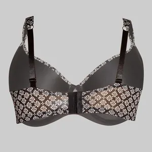 Vista posteriore di reggiseno nero taglie forti con ali stampate e spalline larghe regolabili.