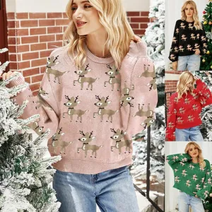Detalle de jerséis navideños de punto para mujer con motivos festivos de renos en cuatro colores