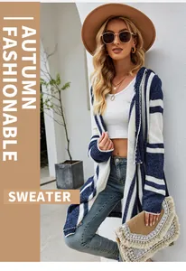 Vue détaillée d'un cardigan à rayures contrastées avec capuche pour le style d'automne.