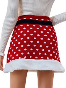 Festlicher roter Strickrock für Damen mit weißen Punkten und weichem Kunstfellbesatz