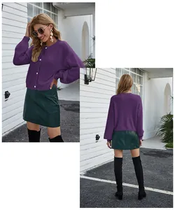 Vista dettagliata del cardigan in maglia viola da donna con vista frontale e retro