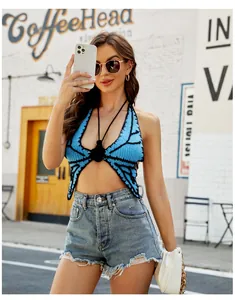 Top halter sexy de ganchillo con diseño de mariposa azul ideal para el estilo de verano
