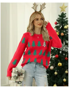 Rode jacquard gebreide trui met kerstboompatroon voor feestelijke vakantiedagen