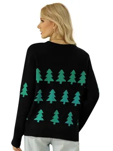 Zwarte dames trui met gebreide groene kerstbomen, achteraanzicht voor kerstmis festiviteiten
