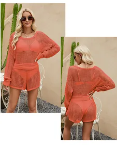 Vues avant et arrière de l'ensemble deux pièces tricoté au crochet corail évidé