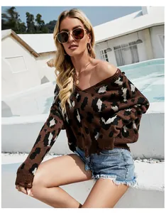 Oversized πουλόβερ με λεοπάρ σχέδιο, λαιμόκοψη V και ξεφτισμένα τελειώματα για γυναίκες