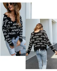 Εμπρός και πίσω όψη του oversized πουλόβερ με V, σχέδιο άγγελου και λεπτομέρειες κρόσσια