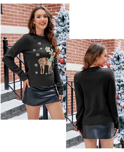 Vues avant et arrière d'un pull de Noël noir avec une jolie broderie de renne à paillettes