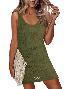 Vue détaillée de la robe de plage crochet sans manches vert olive avec maille ajourée