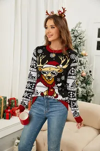 Gedetailleerd overzicht van een feestelijke kersttrui voor dames met rendiermotief