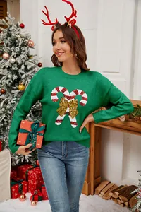 Maglione natalizio verde da donna con bastoncino di zucchero e fiocco di paillettes.