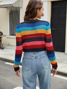 Farbenfrohes, regenbogengestreiftes, hohl gestricktes Crop-Top für modebewusste Frauen
