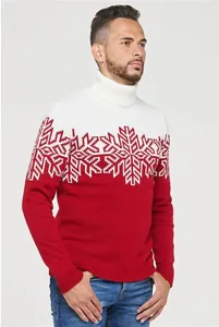 Primo piano di maglione natalizio rosso e bianco con fiocchi di neve