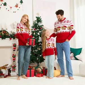 Suéteres navideños familiares a juego con motivo festivo de jacquard de osito rojo