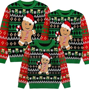 Détail des pulls de Noël assortis pour la famille avec motif de bonhomme en pain d'épices