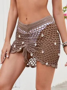 Minifalda de playa de ganchillo marrón sexy con detalles de conchas y calados