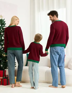Suéteres navideños a juego para la familia en burdeos y verde para fotos festivas