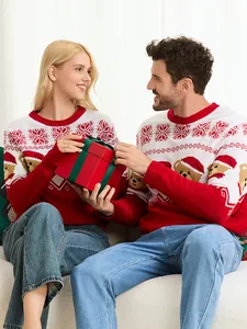 Suéteres de Navidad a juego rojos y blancos para parejas con diseño de oso jacquard