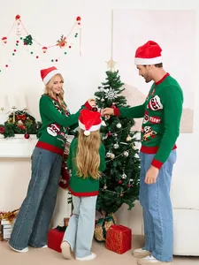 Suéteres navideños familiares con dibujos de Papá Noel en tejido de punto verde