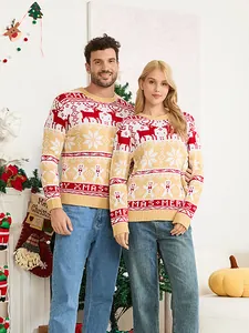 Pulls de Noël tricotés assortis pour la famille avec motifs de rennes et flocons de neige