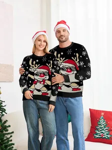 Passende kersttruien voor koppels met een stoer rendier-jacquard-ontwerp.
