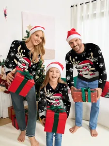 Feestelijke bijpassende kersttruien voor het gezin met rendierjacquard en kerstmanmotieven
