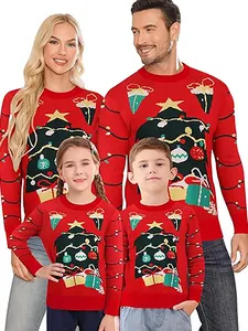 Jerséis navideños rojos a juego para la familia con motivo de árbol de Navidad en jacquard
