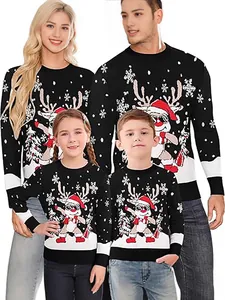 Bijpassende kersttruien voor het hele gezin met rendier jacquard patroon in zwart.