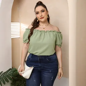 Haut grande taille pour femmes, épaules dénudées, vert sauge avec volants et manches courtes