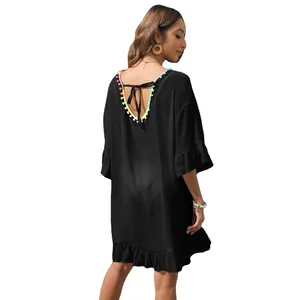 Robe de plage noire avec pompons colorés et dos nu en V avec lien