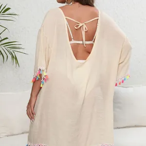 Robe de plage grande taille beige avec franges colorées et dos nu à nouer